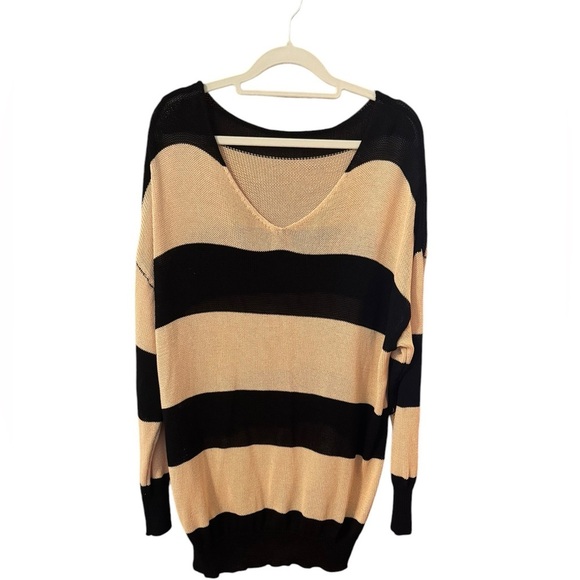 Sweaters - Black and tan striped women’s 3XL v-neck sweater NWOT slightly shear preppy